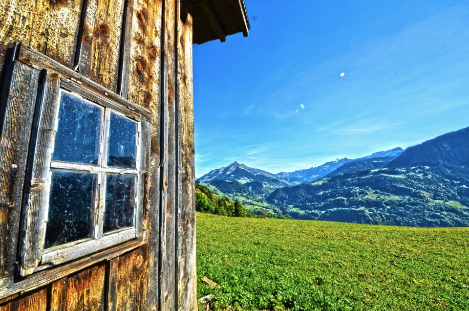 Photo by Yan Lassueur